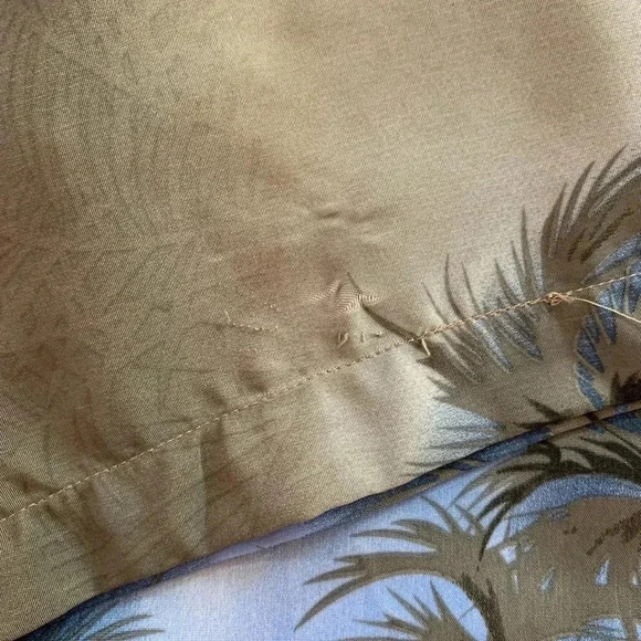 Maui Maui Mens Size Large Button Up Polyester Hawaiian Shirt Night Palms Camp - Picture 7 of 9